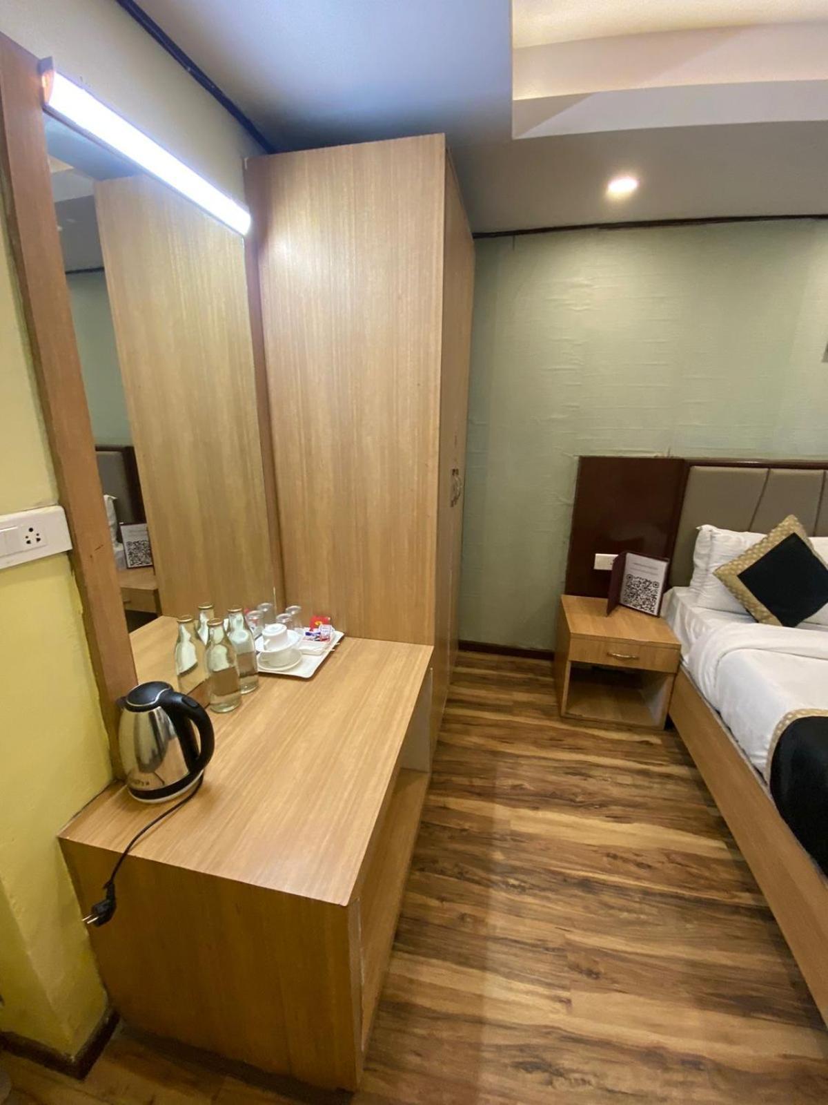 Hotel Golden Door Mathura Ngoại thất bức ảnh
