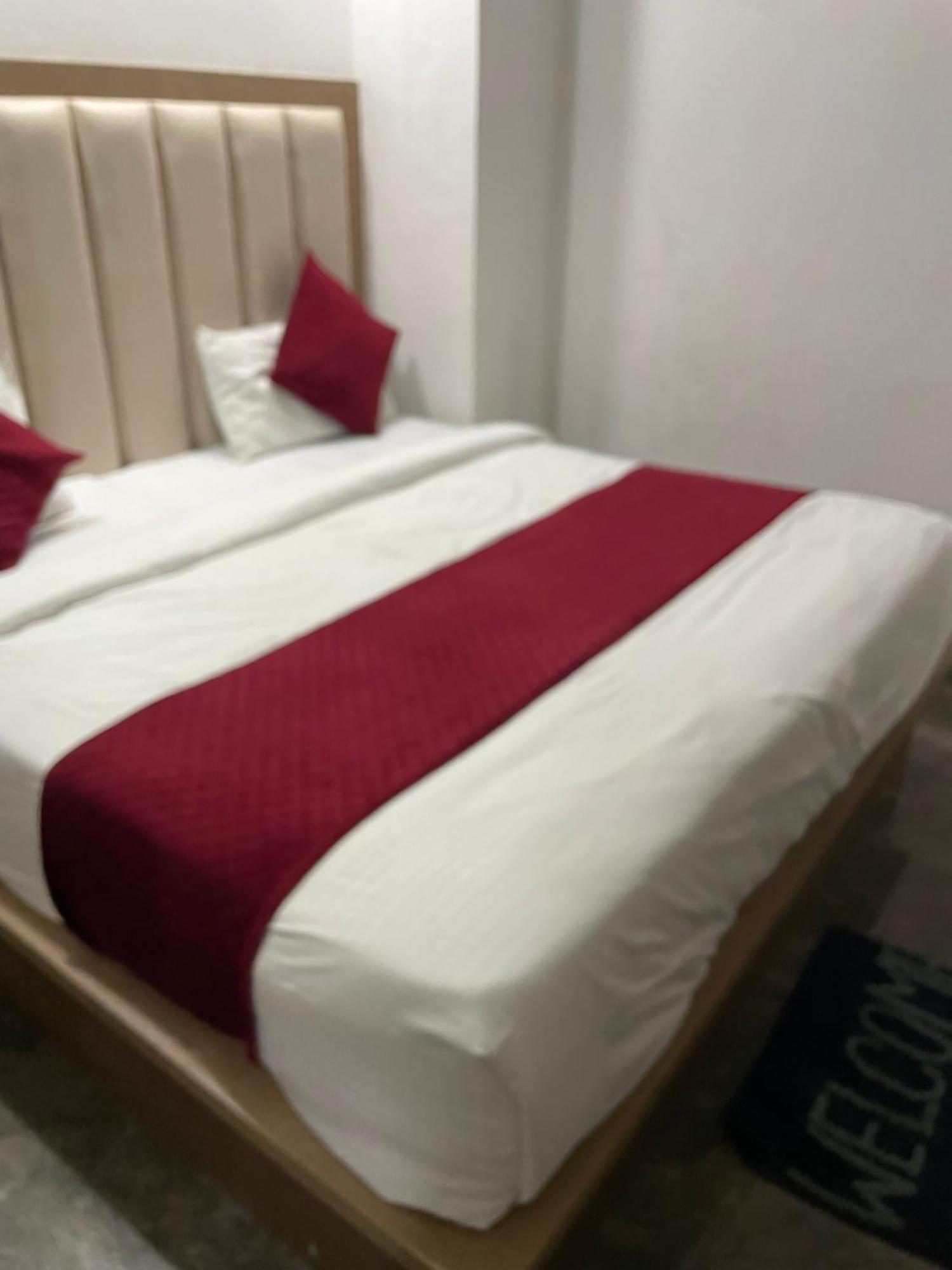 Hotel Golden Door Mathura Ngoại thất bức ảnh