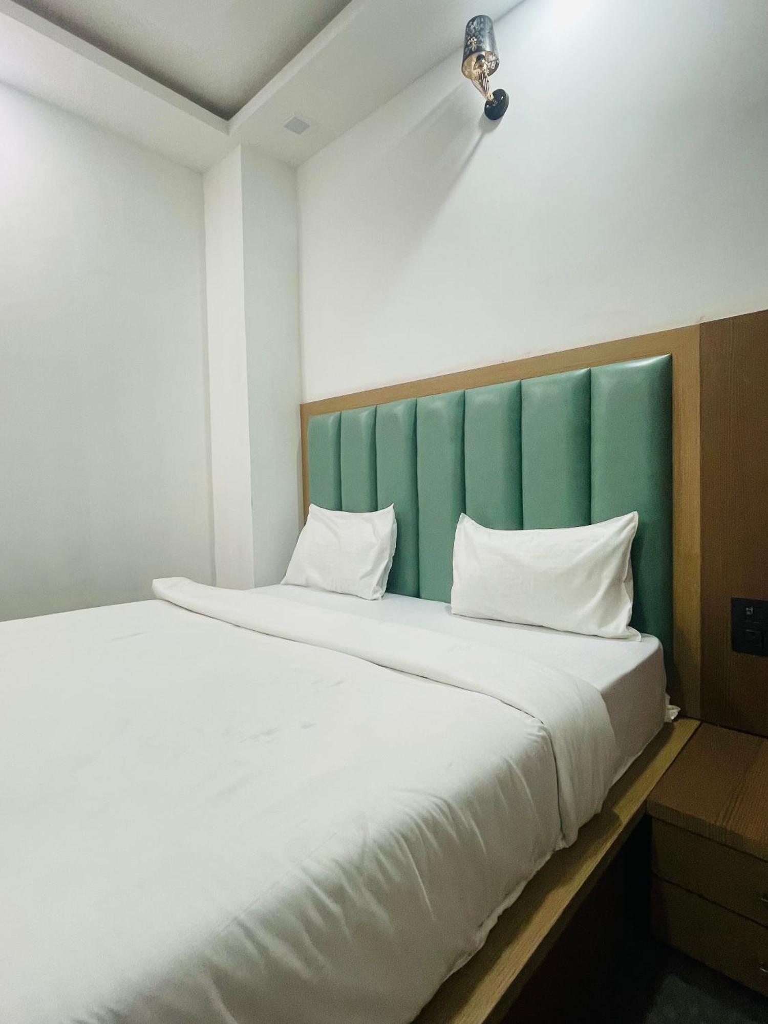 Hotel Golden Door Mathura Ngoại thất bức ảnh